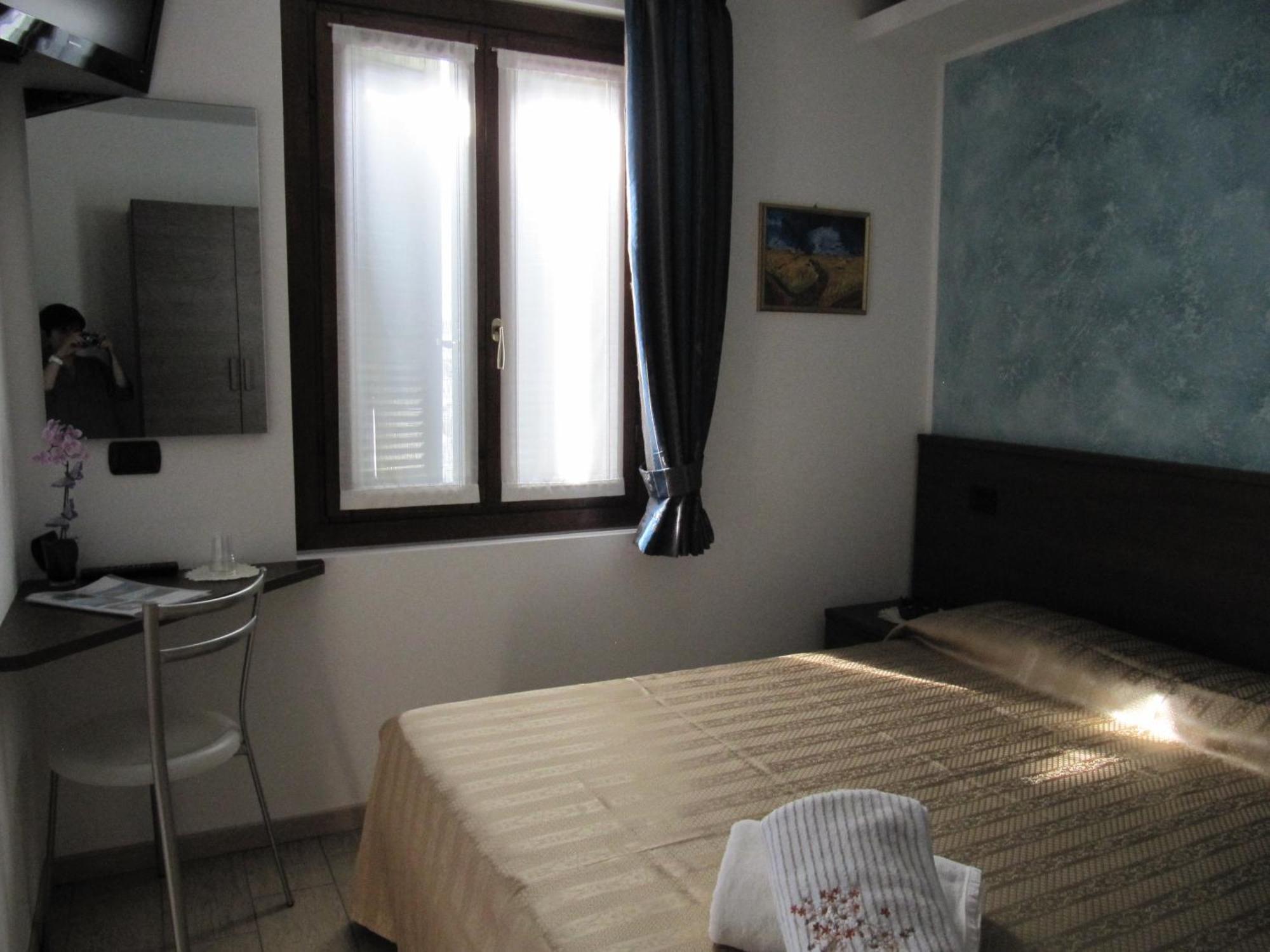 B&B Lori Gravedona Bilik gambar