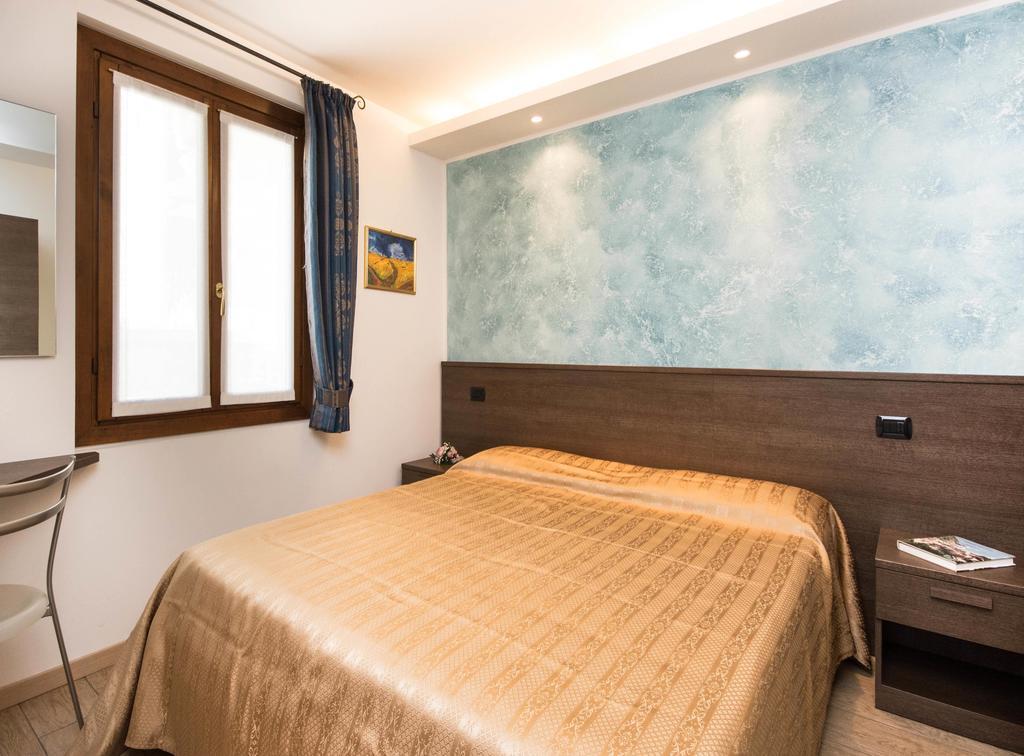 B&B Lori Gravedona Bilik gambar